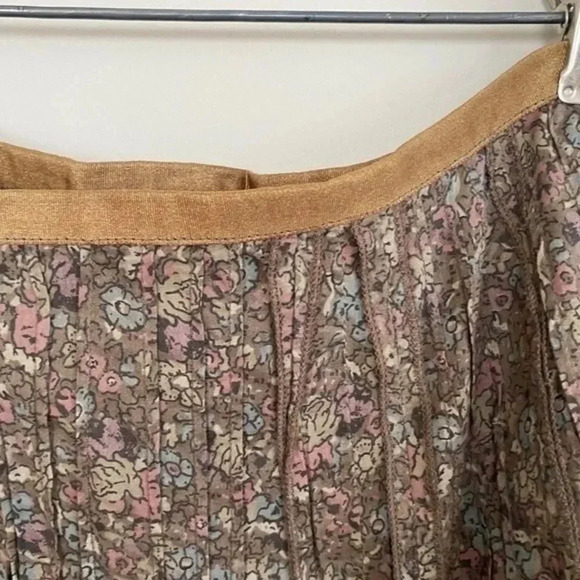 UO Staring at Stars Brown Floral Skirt - Picture 7 of 10